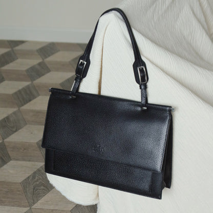 Gucci Vintage Black Grained Leather Sleek Shoulder Flap Bag