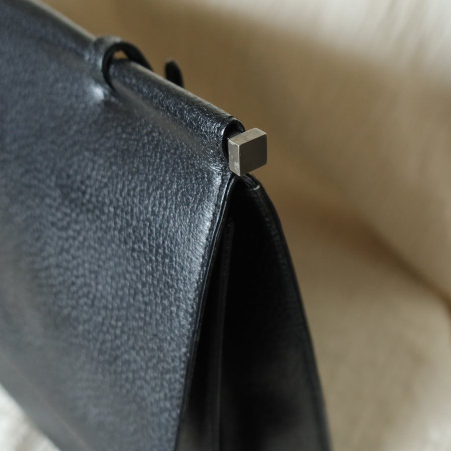Gucci Vintage Black Grained Leather Sleek Shoulder Flap Bag