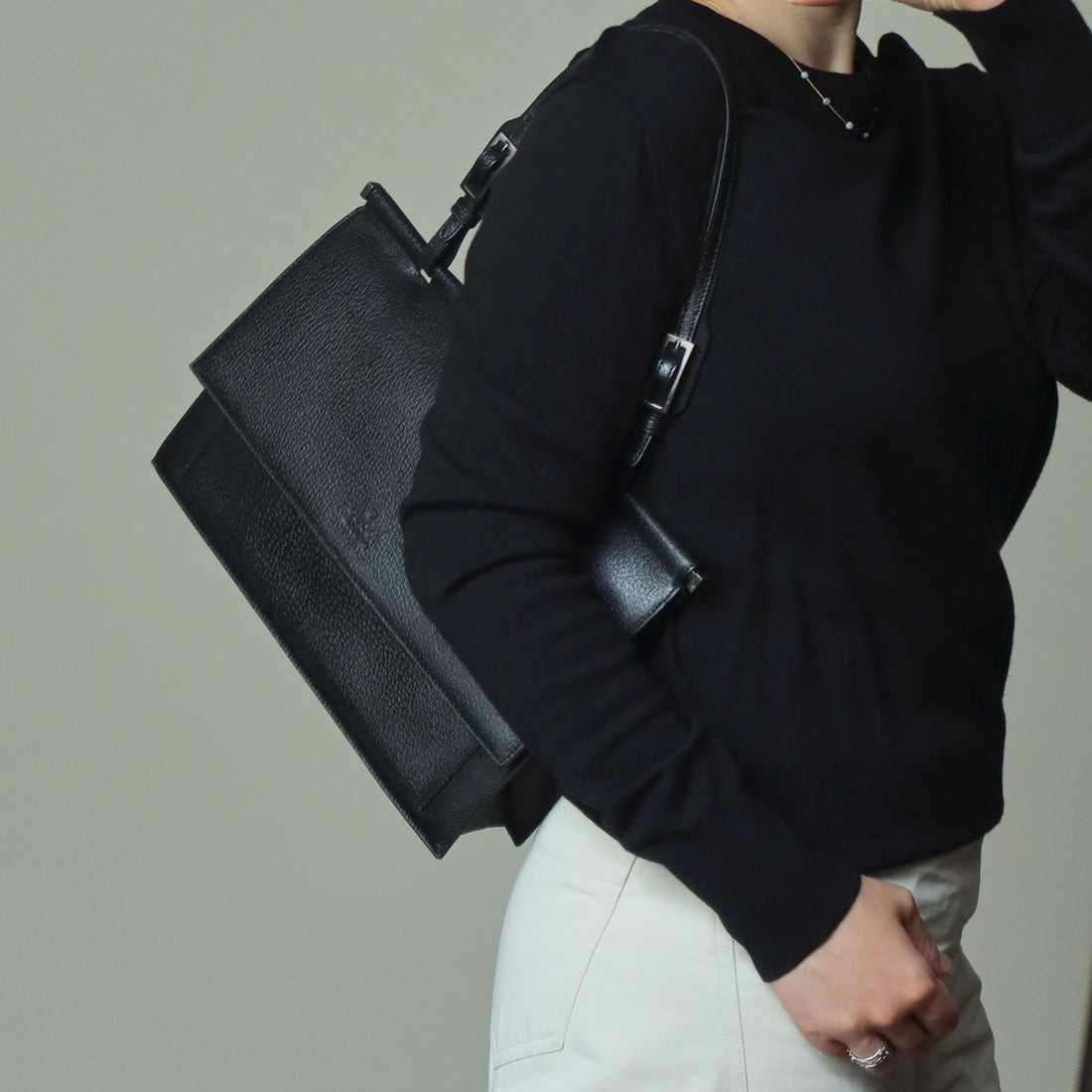 Gucci Vintage Black Grained Leather Sleek Shoulder Flap Bag