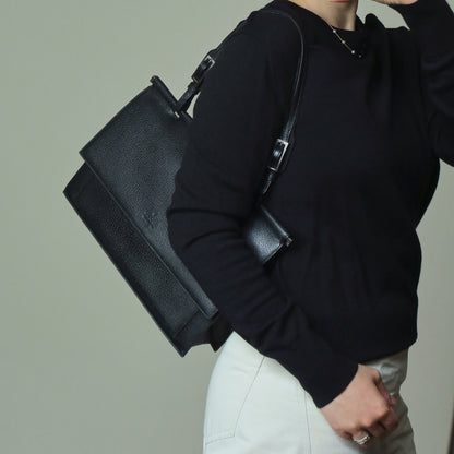 Gucci Vintage Black Grained Leather Sleek Shoulder Flap Bag