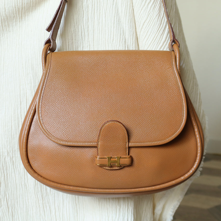 Hermès Vintage '80s Brown Leather Saddle H buckle Flap Shoulder Bag