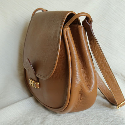 Hermès Vintage '80s Brown Leather Saddle H buckle Flap Shoulder Bag