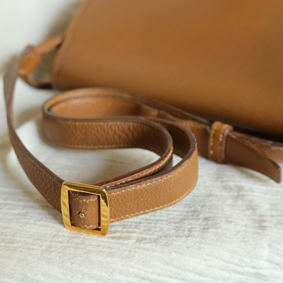 Hermès Vintage '80s Brown Leather Saddle H buckle Flap Shoulder Bag