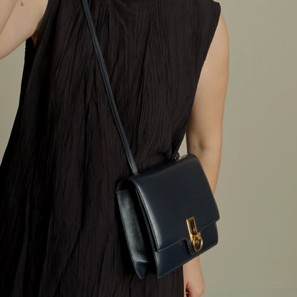 Vintage Hermès 1980s Emblem Ring Box Calf Shoulder Bag
