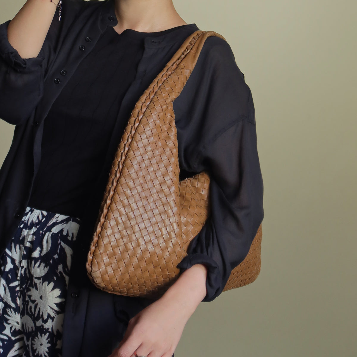 Bottega Veneta Vintage Caramel Brown Intrecciato Leather Veneta Hobo Bag Large