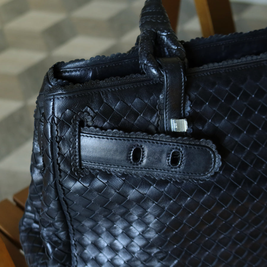 Rare Bottega Veneta Vintage Black Intrecciato Leather East West Ruffles Shoulder Bag