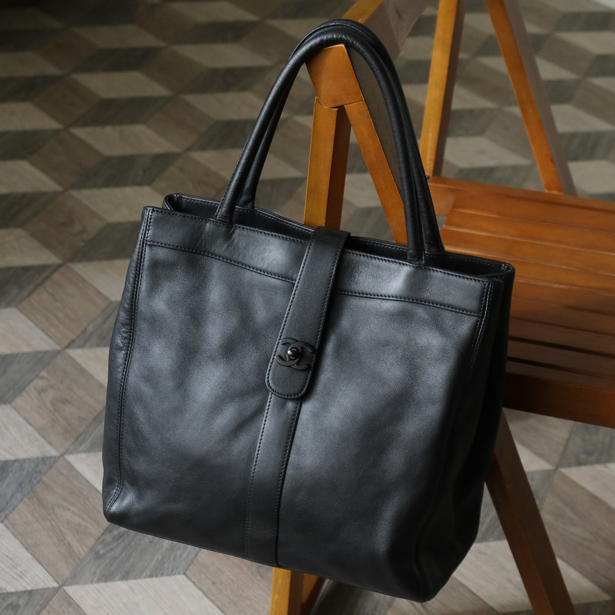 Chanel Vintage Black Leather CC turn lock Executive Shoulder Tote Bag