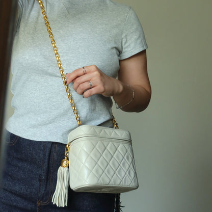 Chanel Vintage Ivory Lambskin Diamond quilted Gold bijoux chain Vanity Shoulder Bag