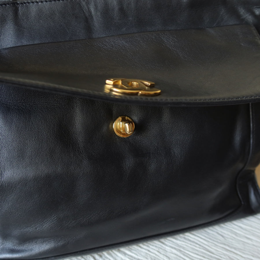 Chanel Vintage Black Lambskin CC Turn lock Pocket CC charm Shoulder Bag
