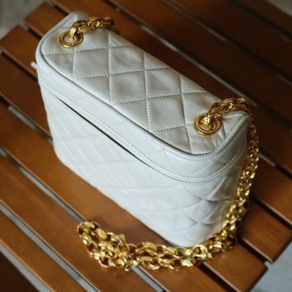 Chanel Vintage Ivory Lambskin Diamond quilted Gold bijoux chain Vanity Shoulder Bag