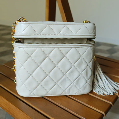 Chanel Vintage Ivory Lambskin Diamond quilted Gold bijoux chain Vanity Shoulder Bag