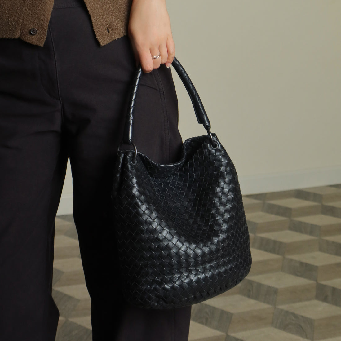 Bottega Veneta Vintage Black Intrecciato Ring Hobo style Bucket Shoulder Bag M
