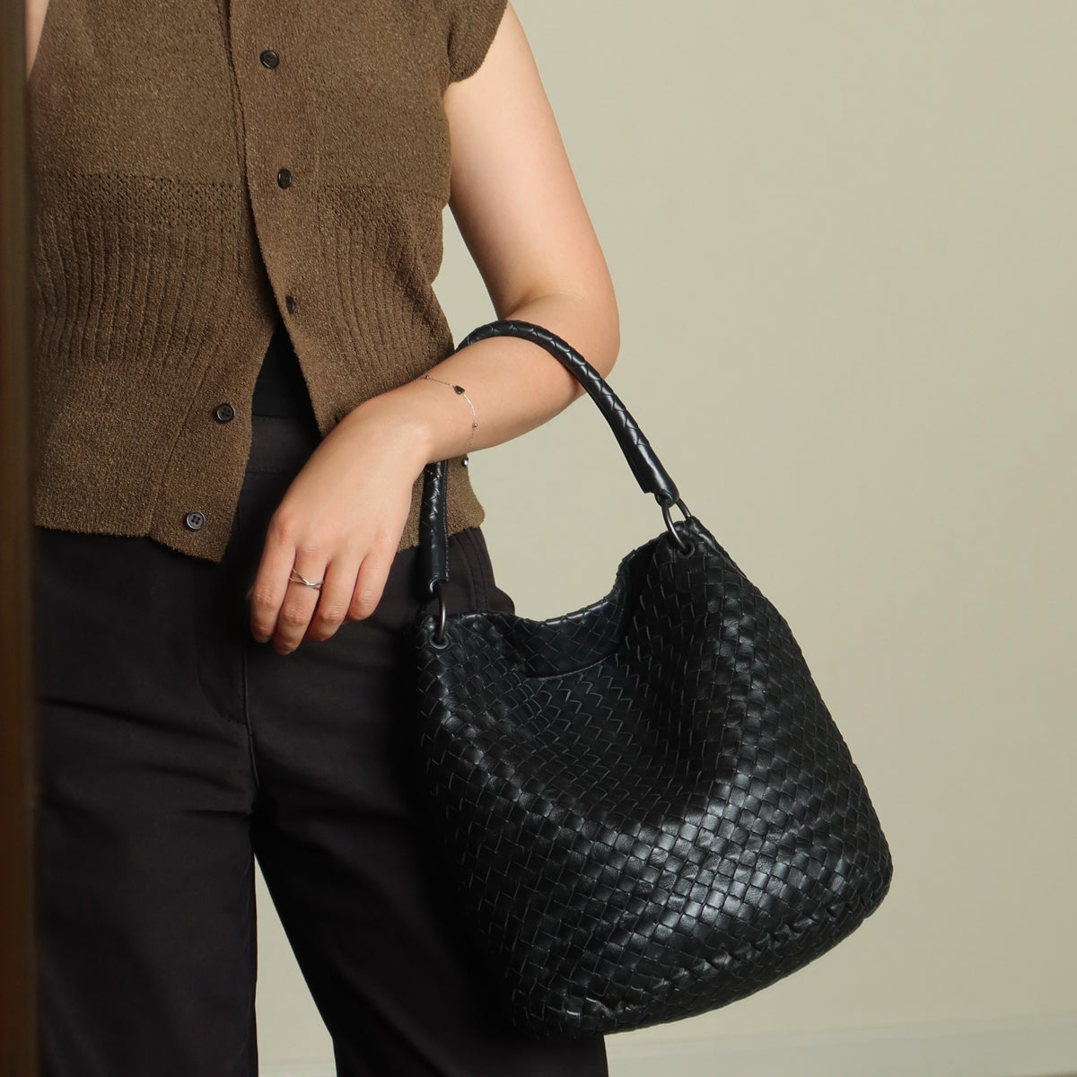 Bottega Veneta Vintage Black Intrecciato Ring Hobo style Bucket Shoulder Bag M
