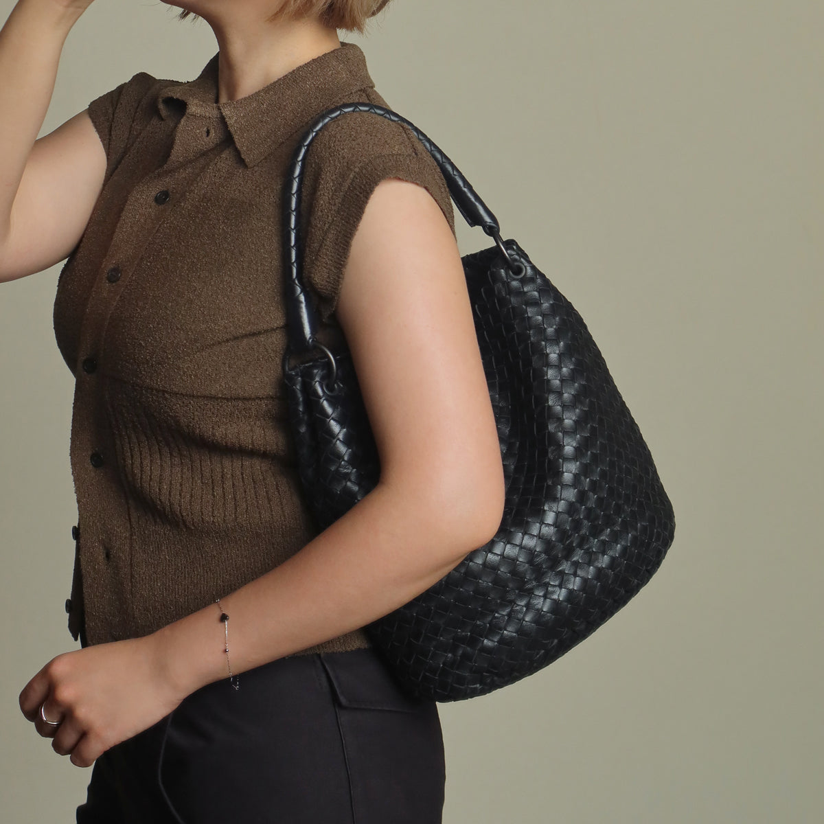 Bottega Veneta Vintage Black Intrecciato Ring Hobo style Bucket Shoulder Bag M