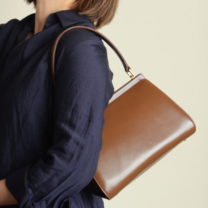 Gucci Vintage Caramel Brown Leather Gold Logo Kiss lock Top Handle Bag