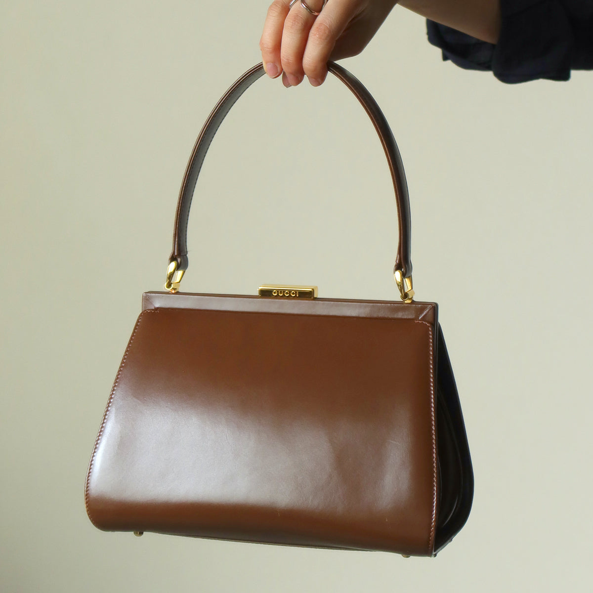 Gucci Vintage Caramel Brown Leather Gold Logo Kiss lock Top Handle Bag