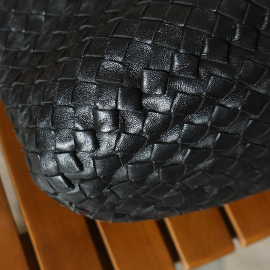 Bottega Veneta Vintage Black Intrecciato Ring Hobo style Bucket Shoulder Bag M