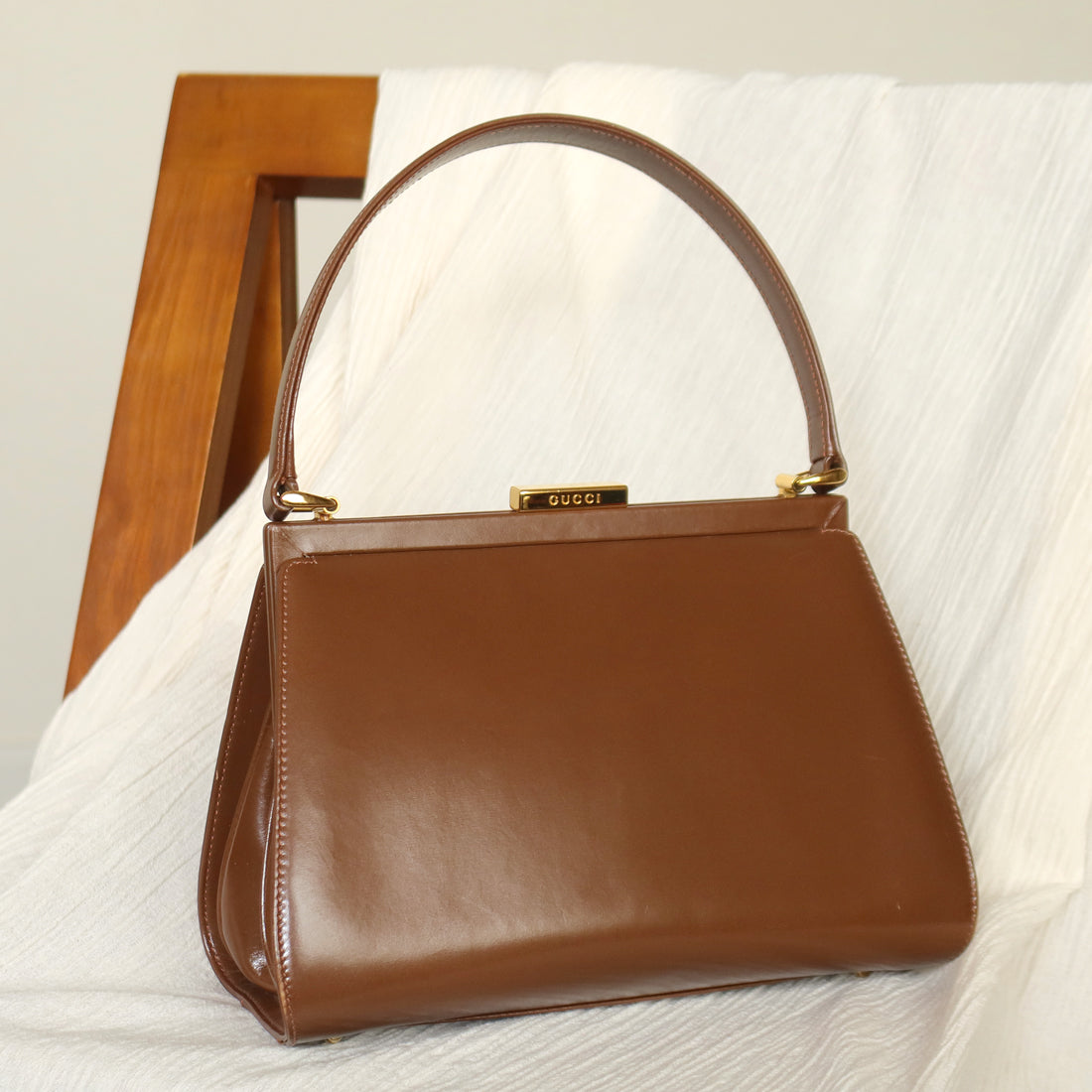 Gucci Vintage Caramel Brown Leather Gold Logo Kiss lock Top Handle Bag