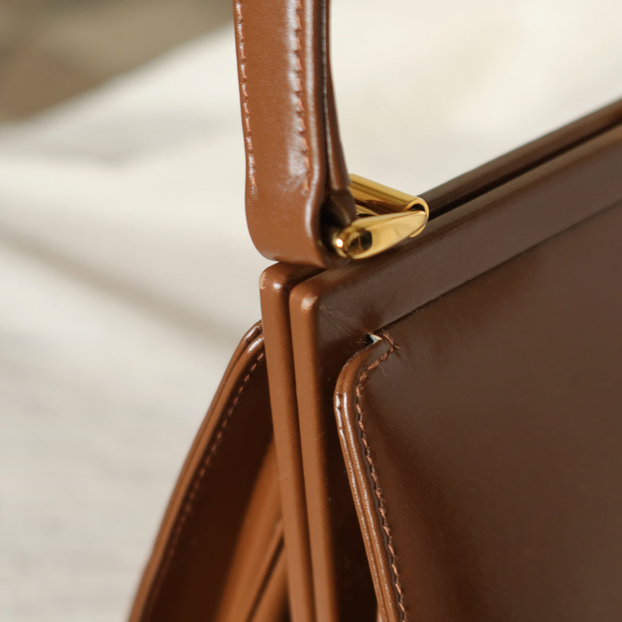 Gucci Vintage Caramel Brown Leather Gold Logo Kiss lock Top Handle Bag
