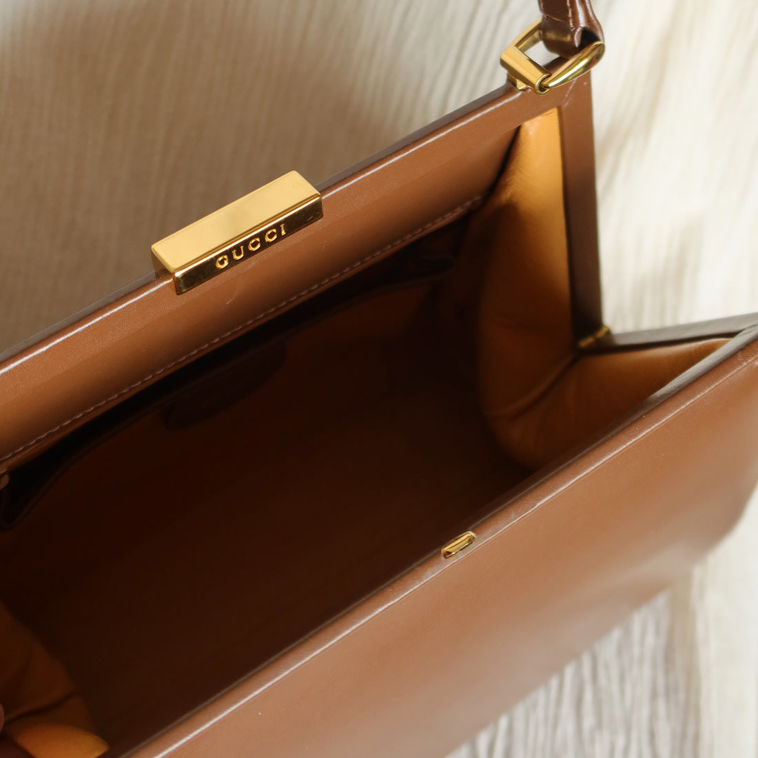 Gucci Vintage Caramel Brown Leather Gold Logo Kiss lock Top Handle Bag