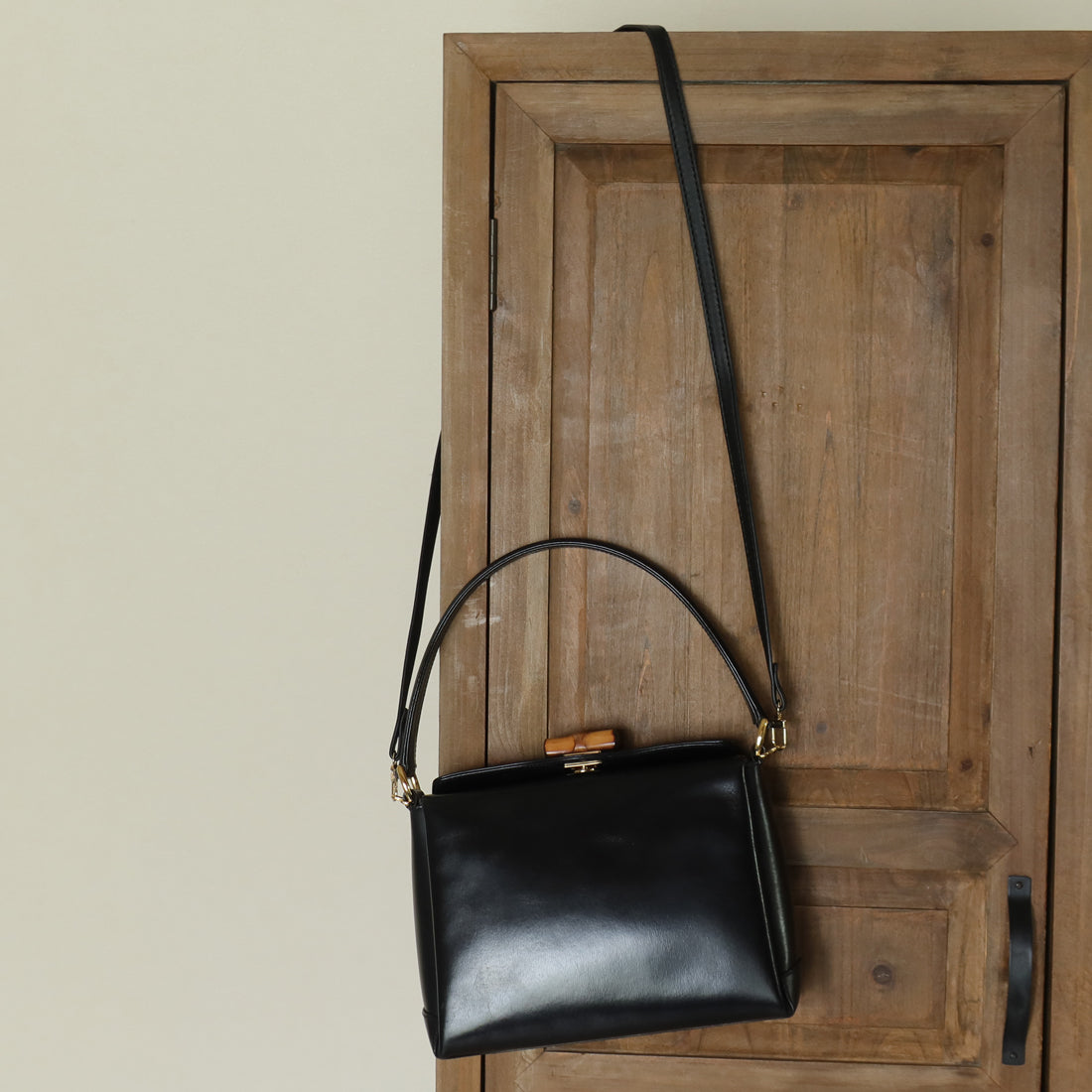 Gucci Vintage Black Leather Bamboo Clasp Turnlock 2 way Bag