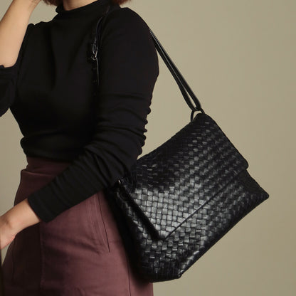 Bottega Veneta Vintage Black Intrecciato Ring Hobo Shoulder Flap Bag