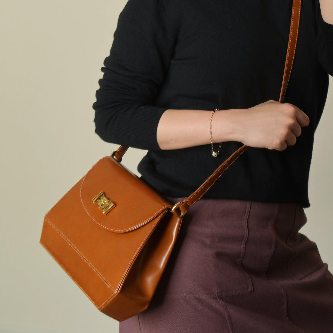 Gucci Vintage Caramel Brown Leather Gold GG Bow Origami Shoulder Flap Bag