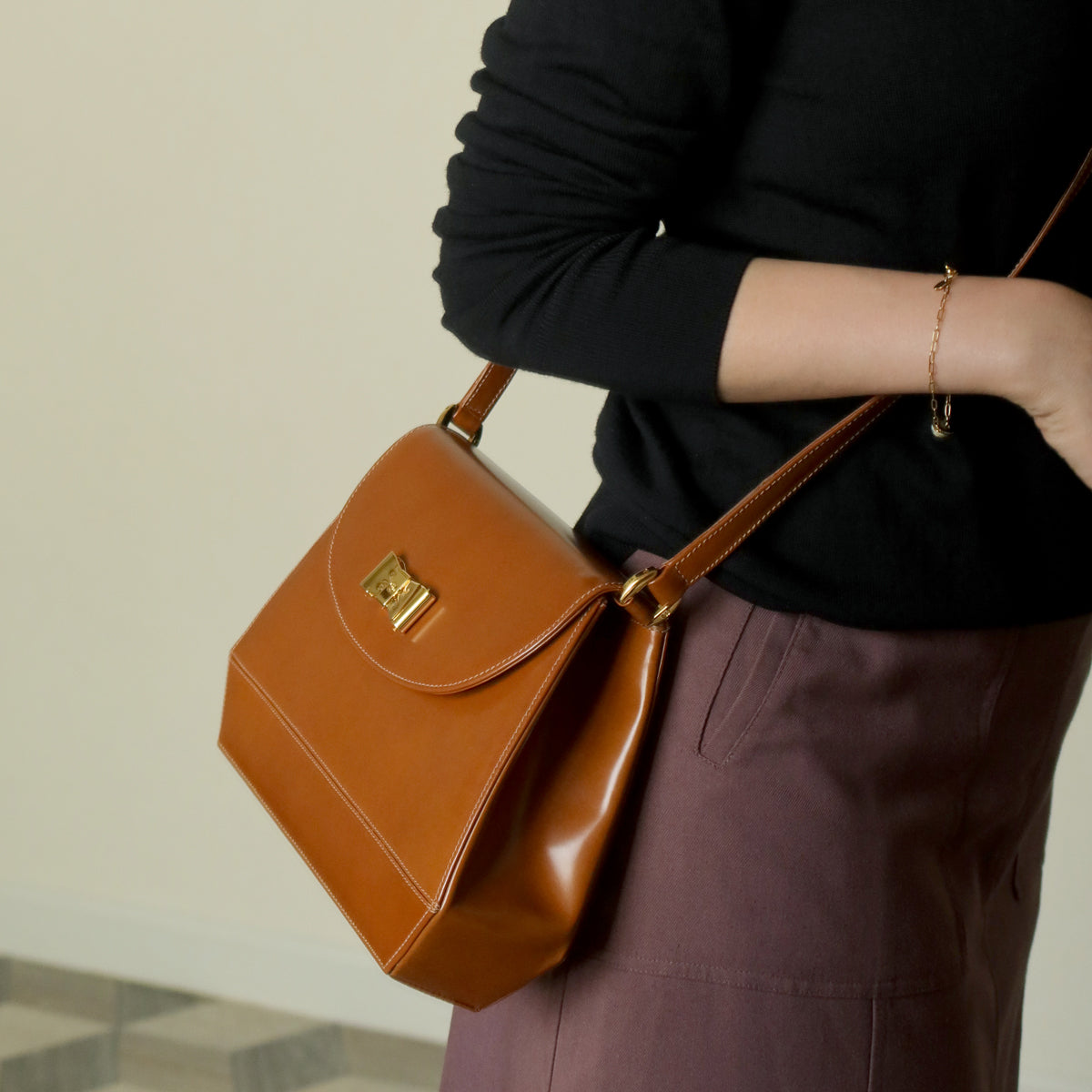 Gucci Vintage Caramel Brown Leather Gold GG Bow Origami Shoulder Flap Bag