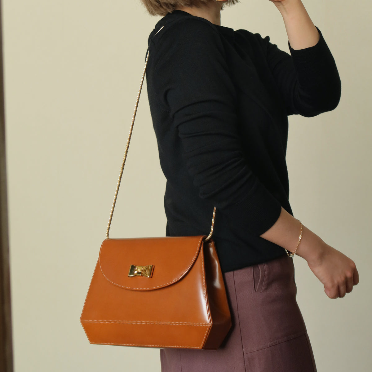 Gucci Vintage Caramel Brown Leather Gold GG Bow Origami Shoulder Flap Bag