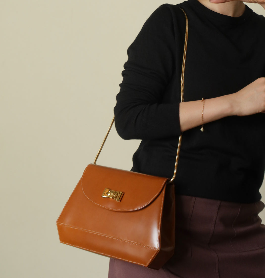 Gucci Vintage Caramel Brown Leather Gold GG Bow Origami Shoulder Flap Bag