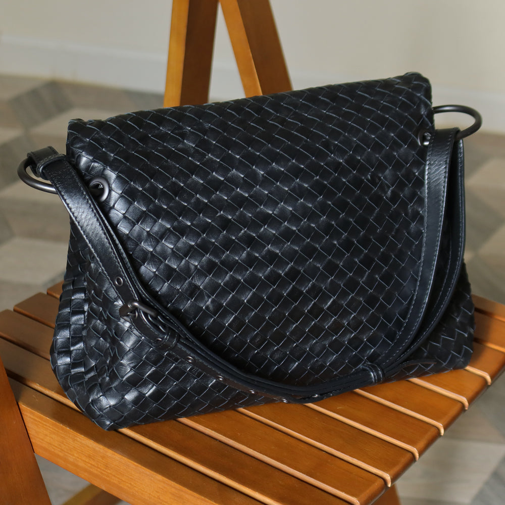 Bottega Veneta Vintage Black Intrecciato Ring Hobo Shoulder Flap Bag