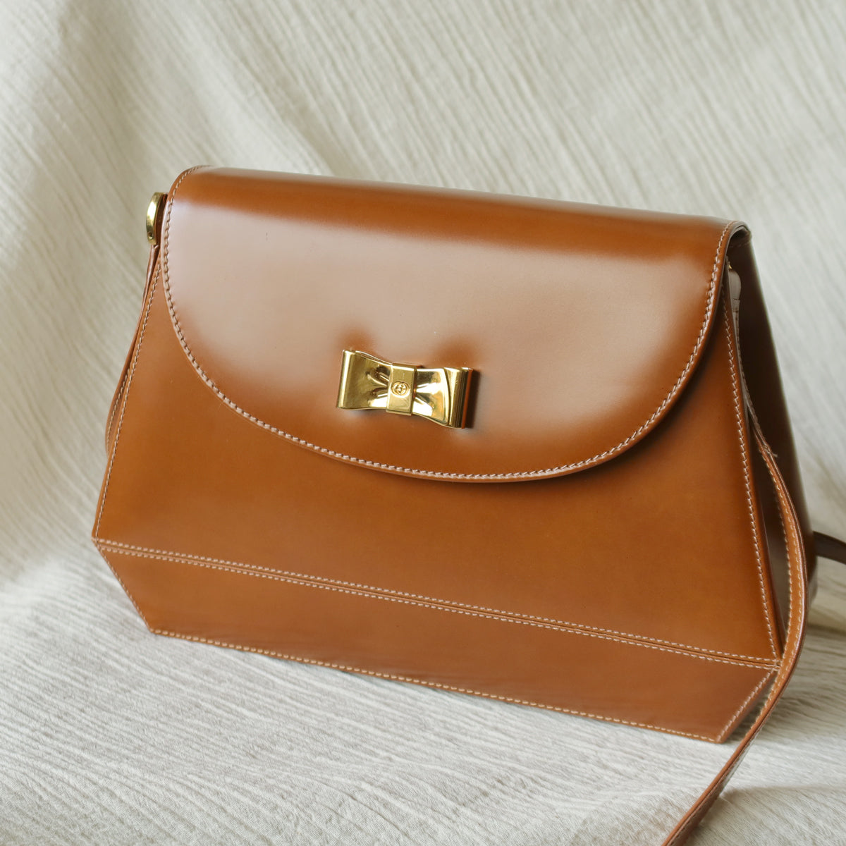 Gucci Vintage Caramel Brown Leather Gold GG Bow Origami Shoulder Flap Bag