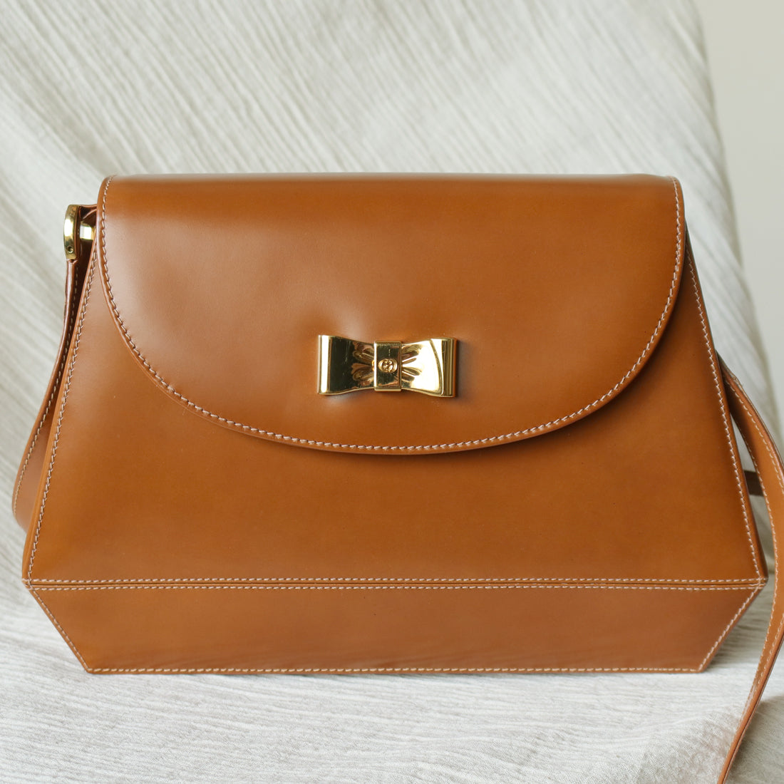 Gucci Vintage Caramel Brown Leather Gold GG Bow Origami Shoulder Flap Bag