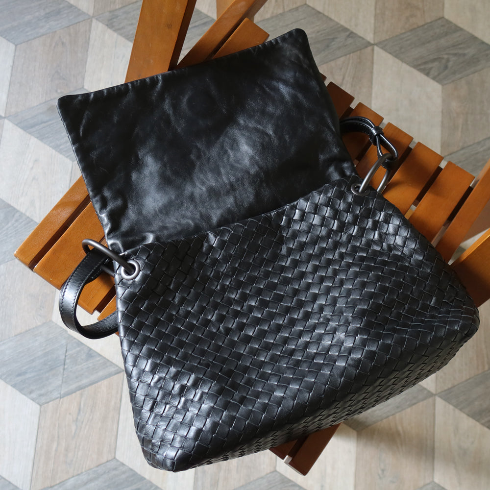 Bottega Veneta Vintage Black Intrecciato Ring Hobo Shoulder Flap Bag