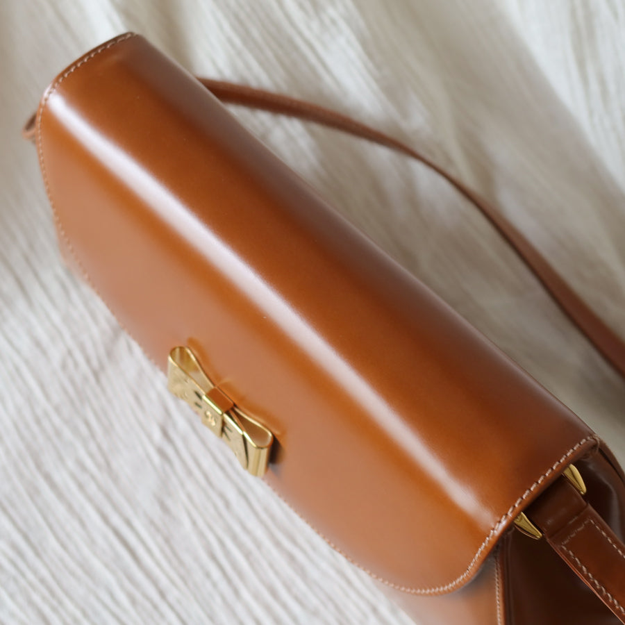 Gucci Vintage Caramel Brown Leather Gold GG Bow Origami Shoulder Flap Bag