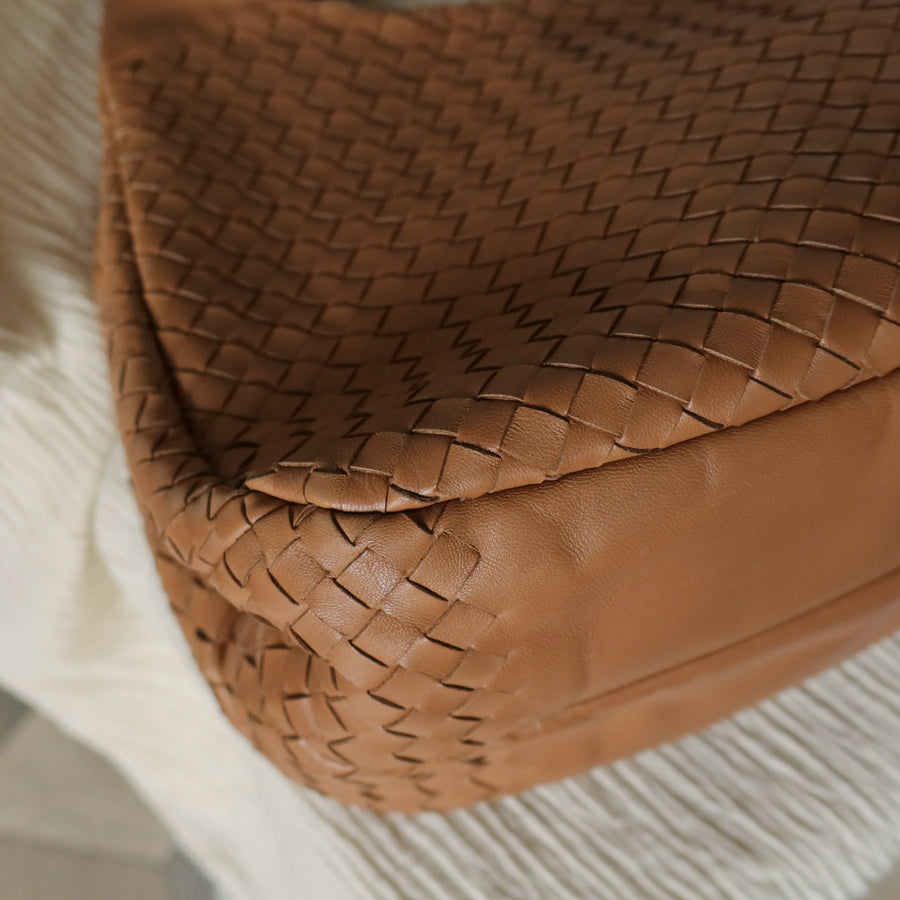 Bottega Veneta Vintage Caramel Brown Intrecciato Campana Hobo Shoulder Bag M2