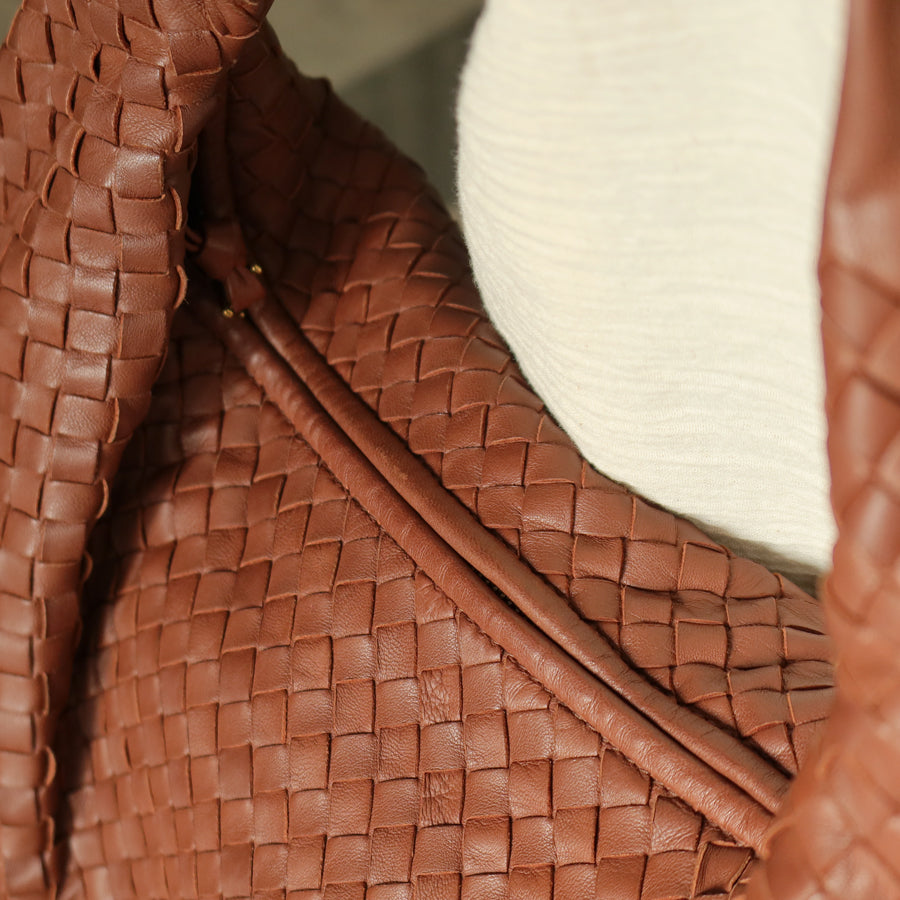 Bottega Veneta Vintage Coral Brown Intrecciato Weave Large Veneta Hobo Bag