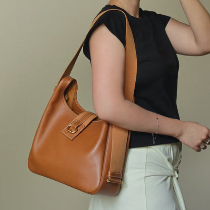 Hermès Vintage '90s Caramel Brown Leather H gold ring Tsako Shoulder Bag