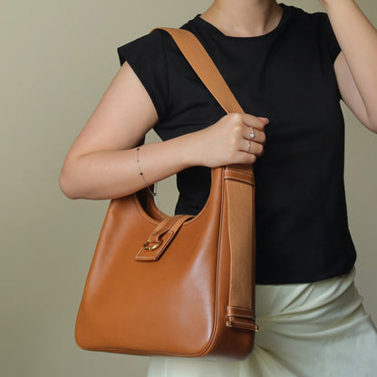 Hermès Vintage '90s Caramel Brown Leather H gold ring Tsako Shoulder Bag