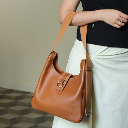 Hermès Vintage '90s Caramel Brown Leather H gold ring Tsako Shoulder Bag