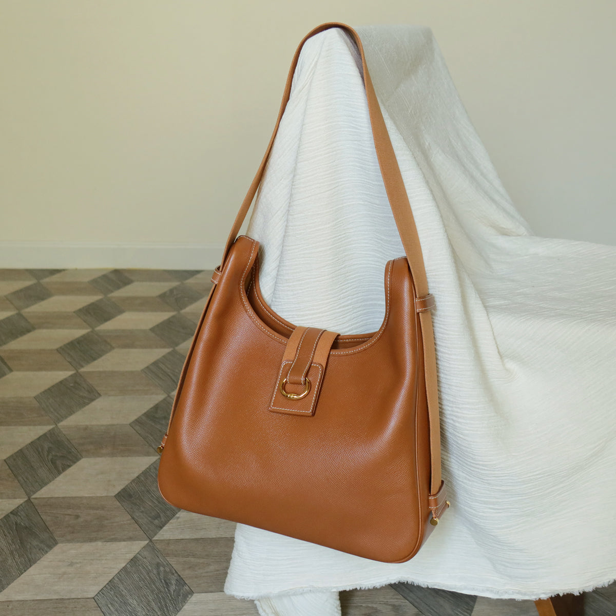 Hermès Vintage '90s Caramel Brown Leather H gold ring Tsako Shoulder Bag