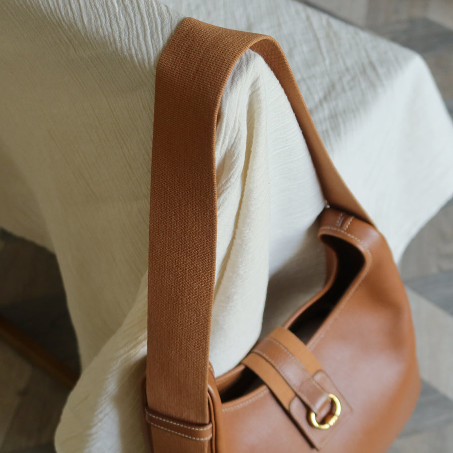 Hermès Vintage '90s Caramel Brown Leather H gold ring Tsako Shoulder Bag