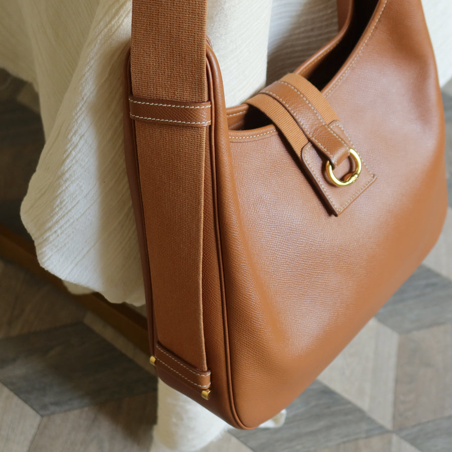 Hermès Vintage '90s Caramel Brown Leather H gold ring Tsako Shoulder Bag