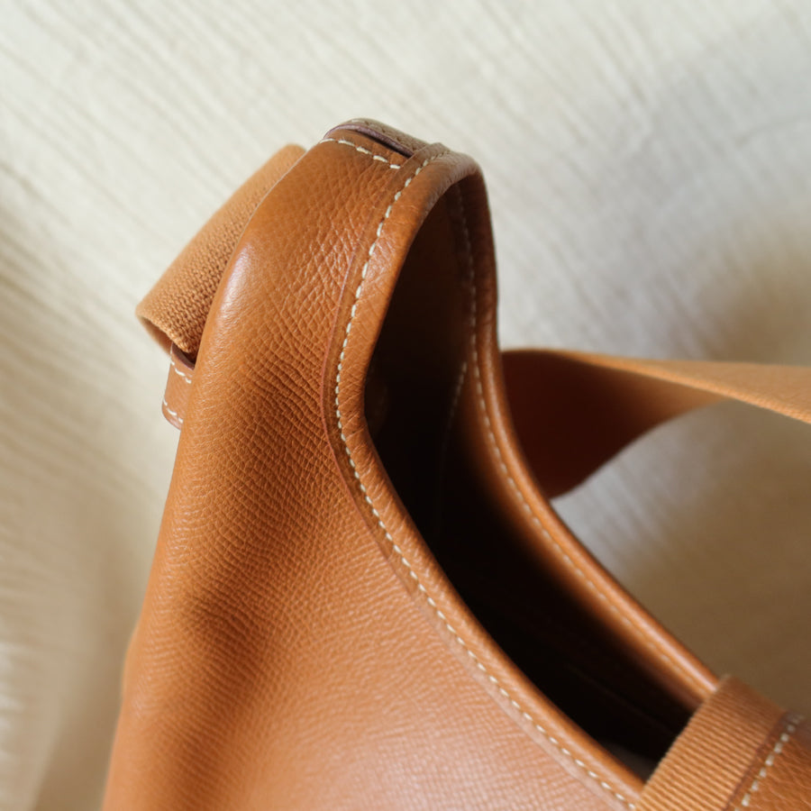 Hermès Vintage '90s Caramel Brown Leather H gold ring Tsako Shoulder Bag