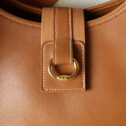 Hermès Vintage '90s Caramel Brown Leather H gold ring Tsako Shoulder Bag