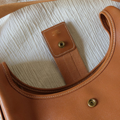 Hermès Vintage '90s Caramel Brown Leather H gold ring Tsako Shoulder Bag