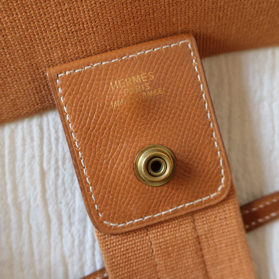 Hermès Vintage '90s Caramel Brown Leather H gold ring Tsako Shoulder Bag