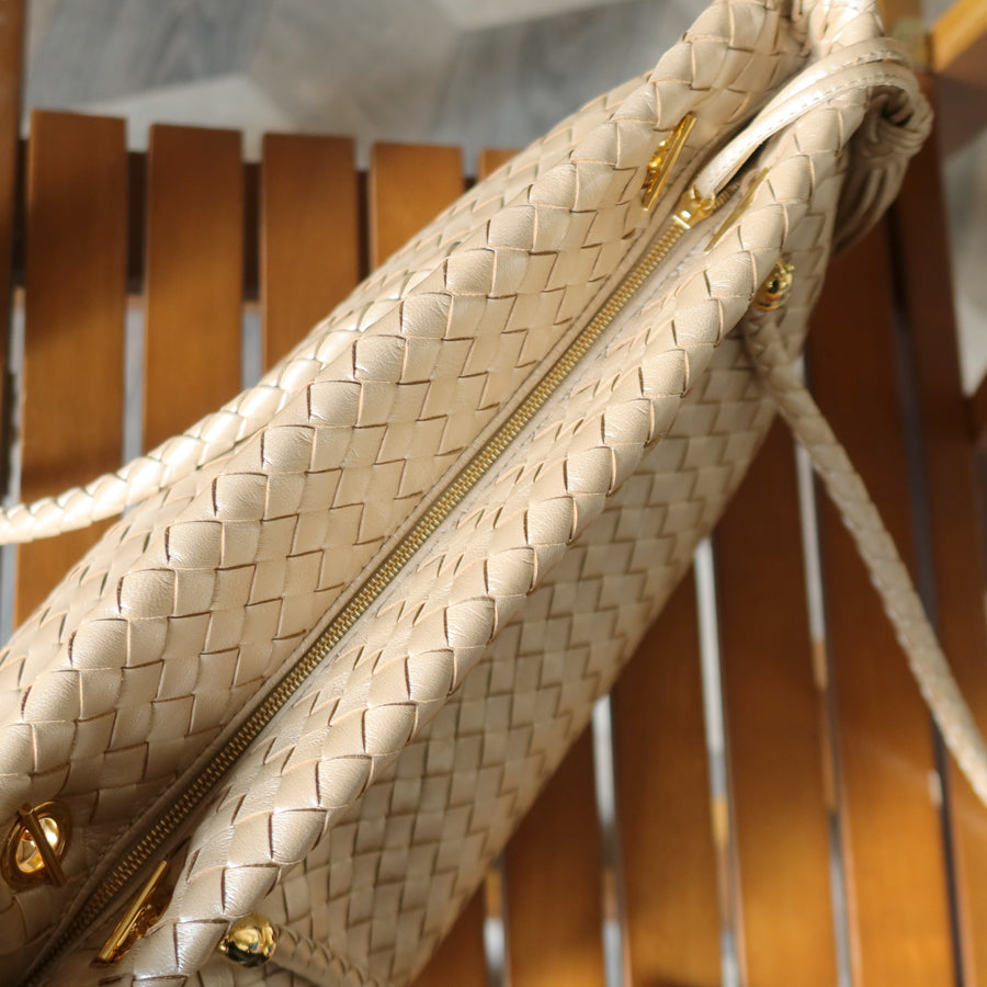 Rare Bottega Veneta Vintage Shimmer Ivory Pearl Intrecciato Braided Strap Shoulder Bag