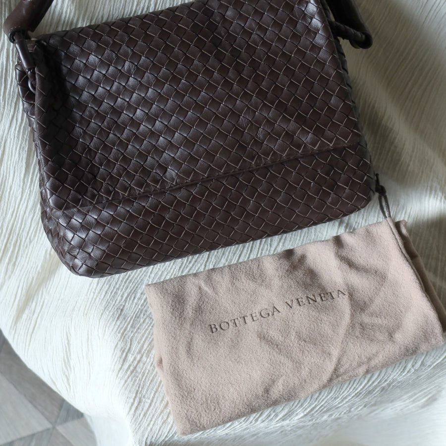Bottega Veneta Vintage Dark Brown Intrecciato Ring Hobo Shoulder Flap Bag