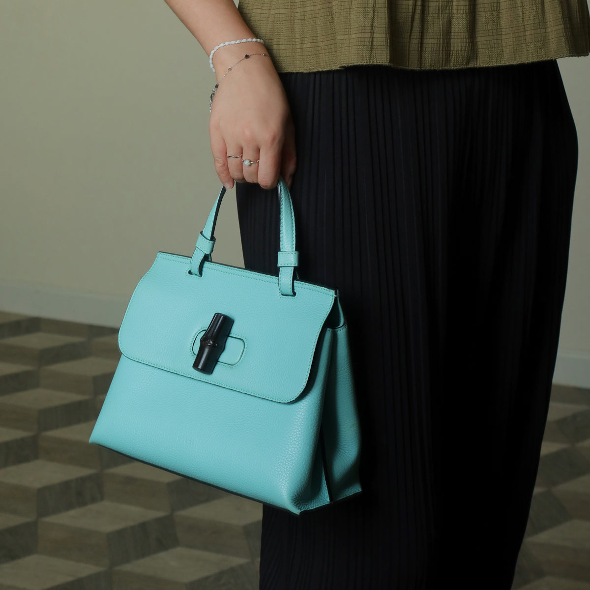 Rare Gucci Vintage Bamboo Turn lock Blue Leather Small 2way Daily Crossbody Bag 2